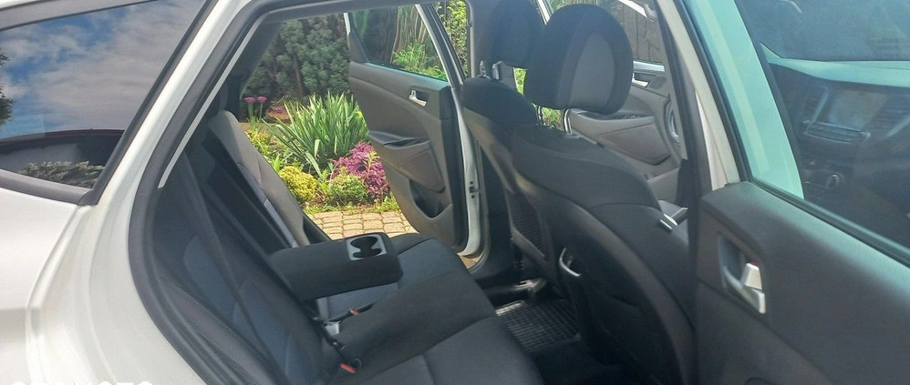 Hyundai Tucson cena 48700 przebieg: 235000, rok produkcji 2016 z Piława Górna małe 781